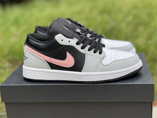 Original version_ AJ1 low -handed white black powder_ the goods number 553558 062 full code shipment_ 36-46-c62cff87